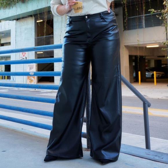 18 - VEGAN LEATHER WIDE LEG PANT - PLUS SIZE - Picture 3 of 11
